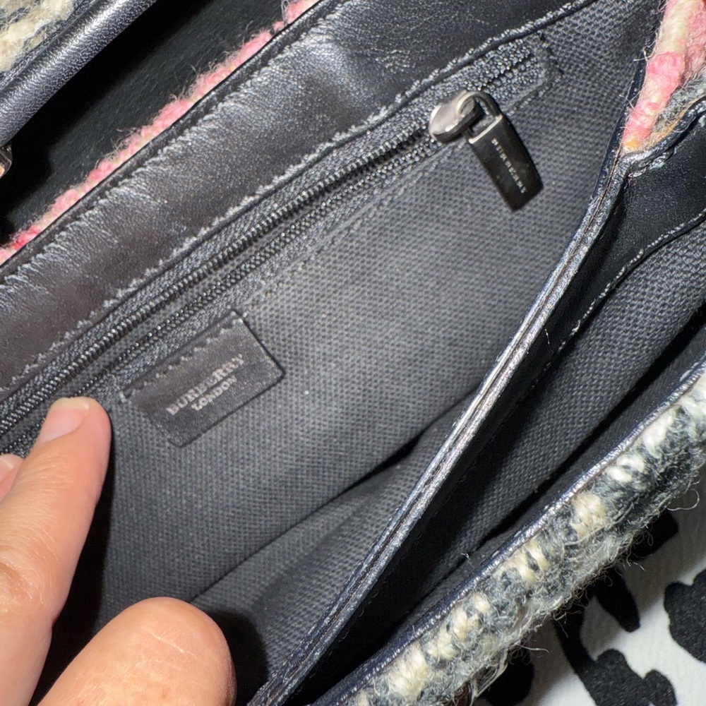 RARE BURBERRY WOOL NOVA KEY HANDBAG 💗 - Picture 8 of 12
